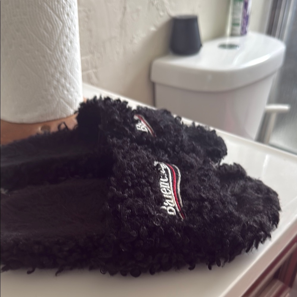 Balenciaga Slides - Picture 2 of 4